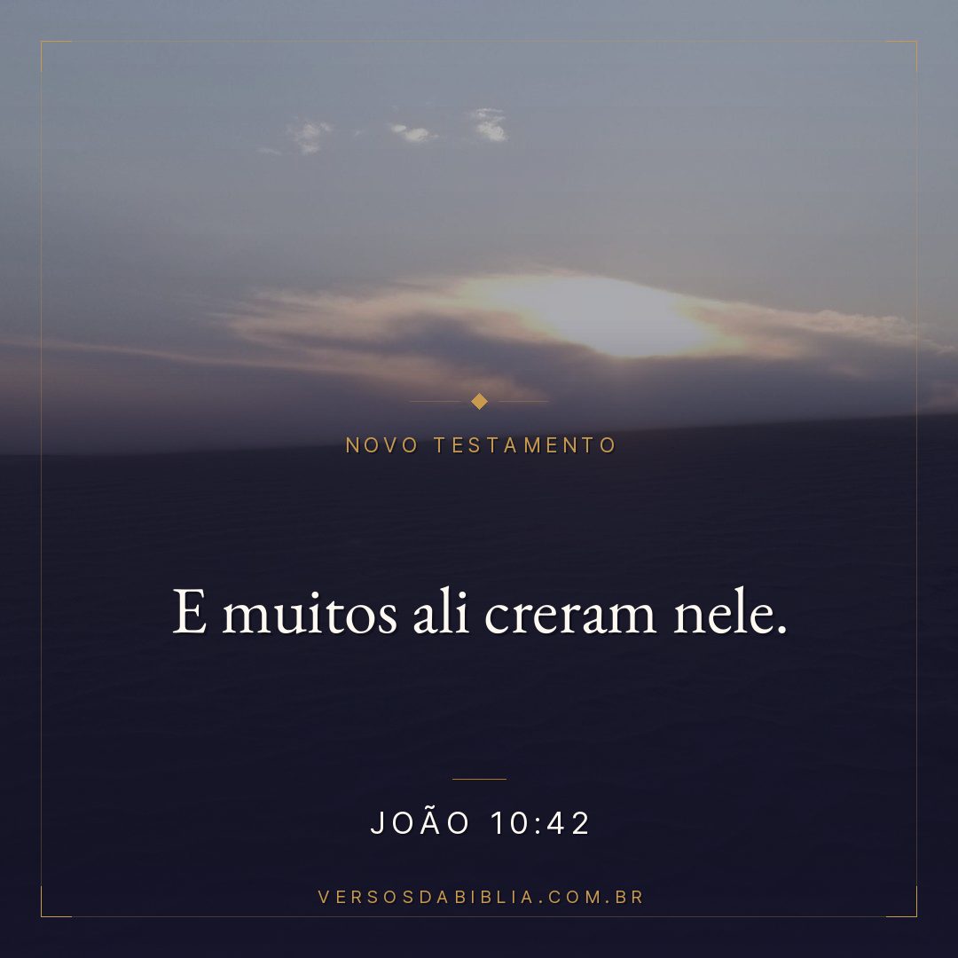 E muitos ali creram nele.